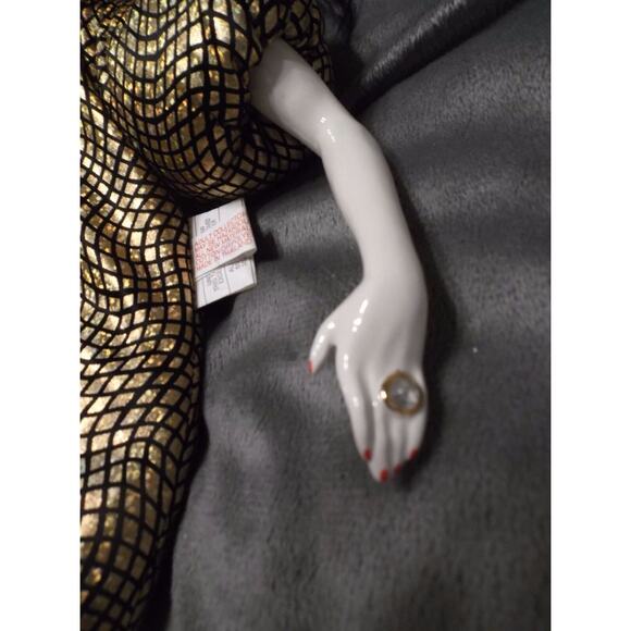 Aunt Gertie Doll SWAK Sealed with a Kiss Lynda Corneille Collectible Gold/Black - Picture 8 of 11